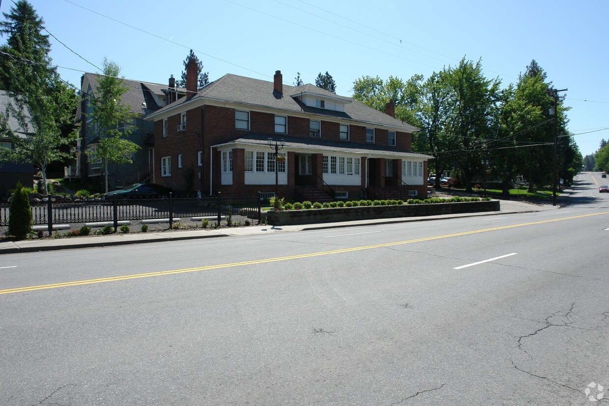 Building Photo - 823 S Monroe St