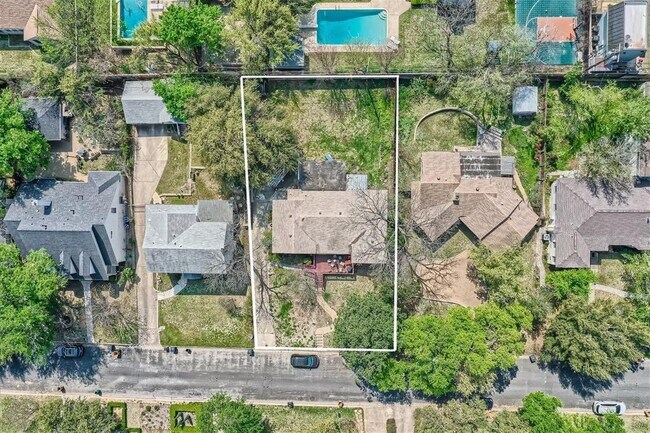 Foto del edificio - 2307 Tower Dr