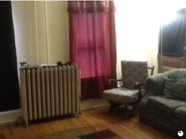 Livi g room - 1029 Downer Ave