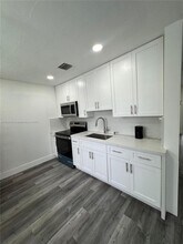 Building Photo - 5611 SW 38th St