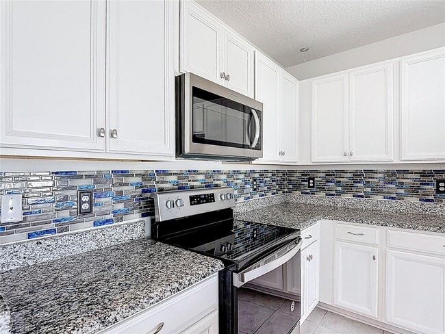 Building Photo - 450 Taft Dr