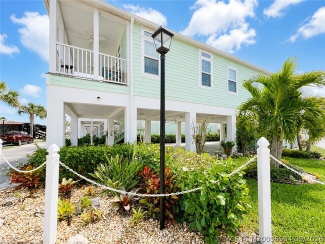 Building Photo - 252 NE Ebbtide Way