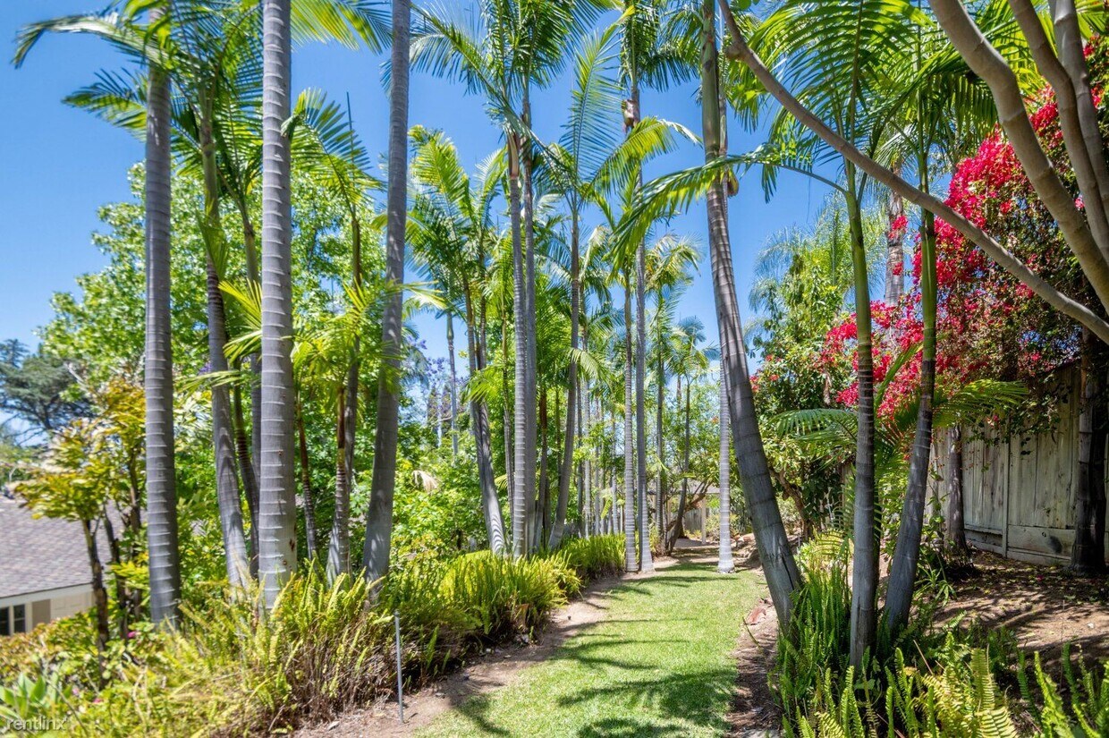 Foto principal - Studio, 1 bath House - 11980 Red Hill Aven...