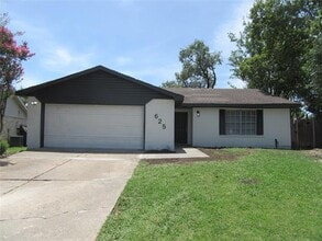 Building Photo - 625 Bristol Ct
