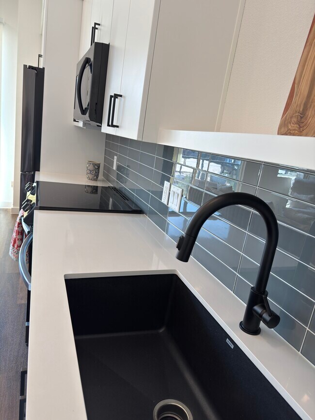 Building Photo - 2165 Gabriels Pl