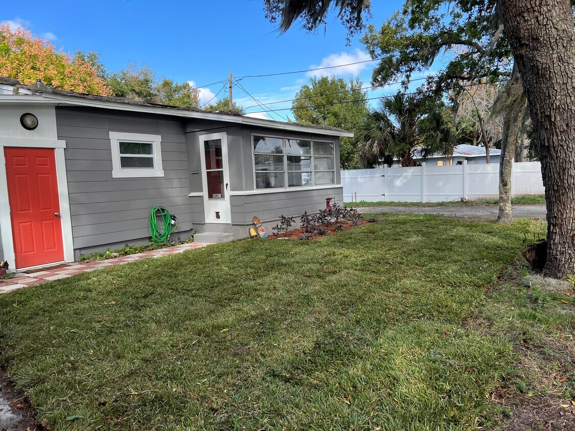 Primary Photo - 5931 Monroe St