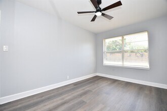 Building Photo - 5429 De Lange Ln