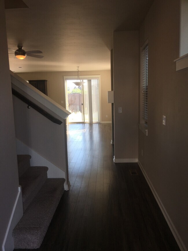 Foto del edificio - Modern and Spacious Townhome, NE Bend