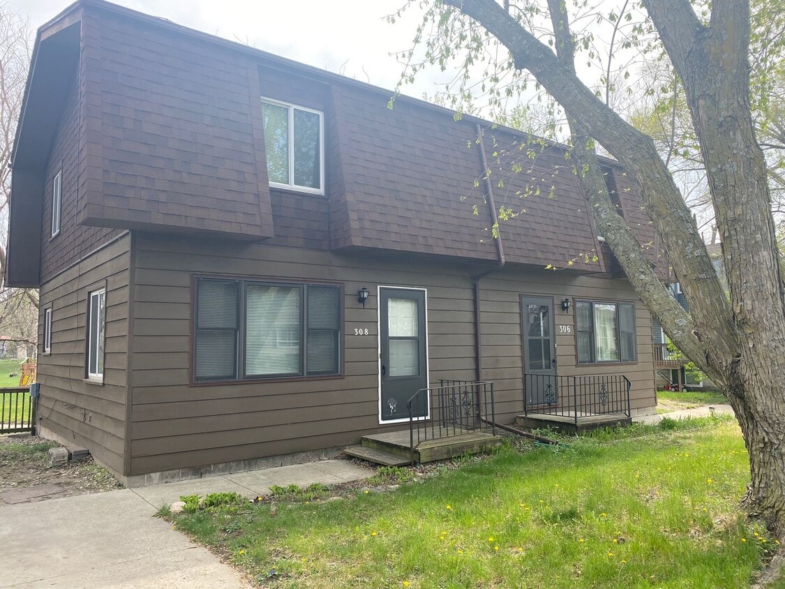 Primary Photo - 308 Jewel Dr