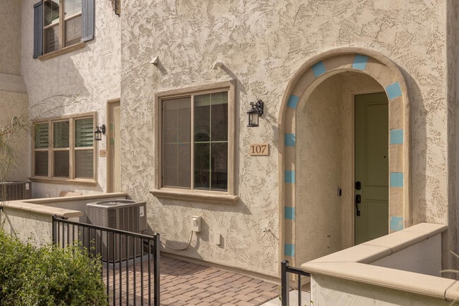 Building Photo - 2629 S Equestrian Dr