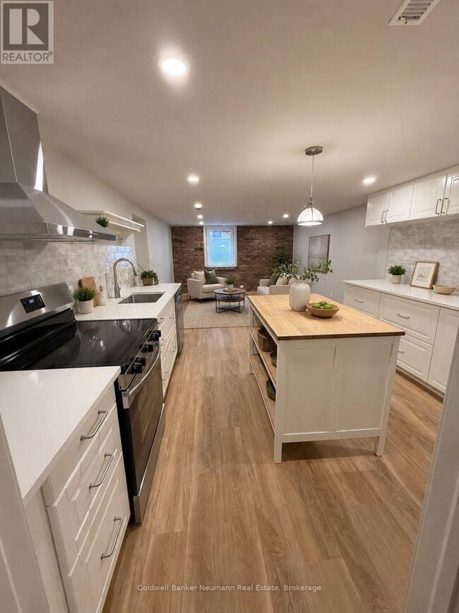Building Photo - 22 Skov Crescent