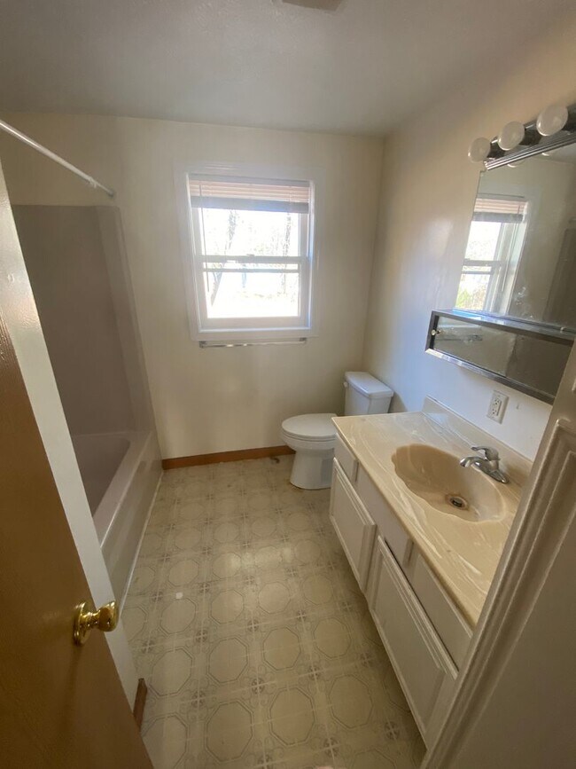 Foto del edificio - 3 bedroom, 1 bath single family in Trestle...