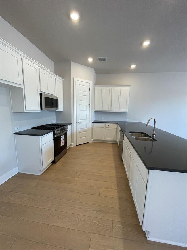Foto del edificio - 4701 Wally Ave