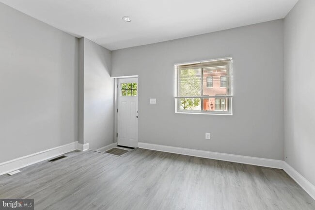 Building Photo - 127 S Eaton St