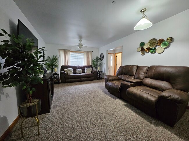 Foto del edificio - 23 Beaver Pond Rd