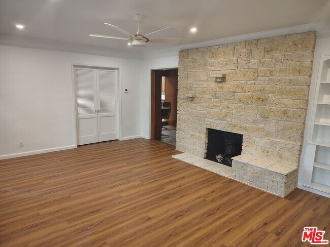 Foto del edificio - 5446 Angeles Vista Blvd