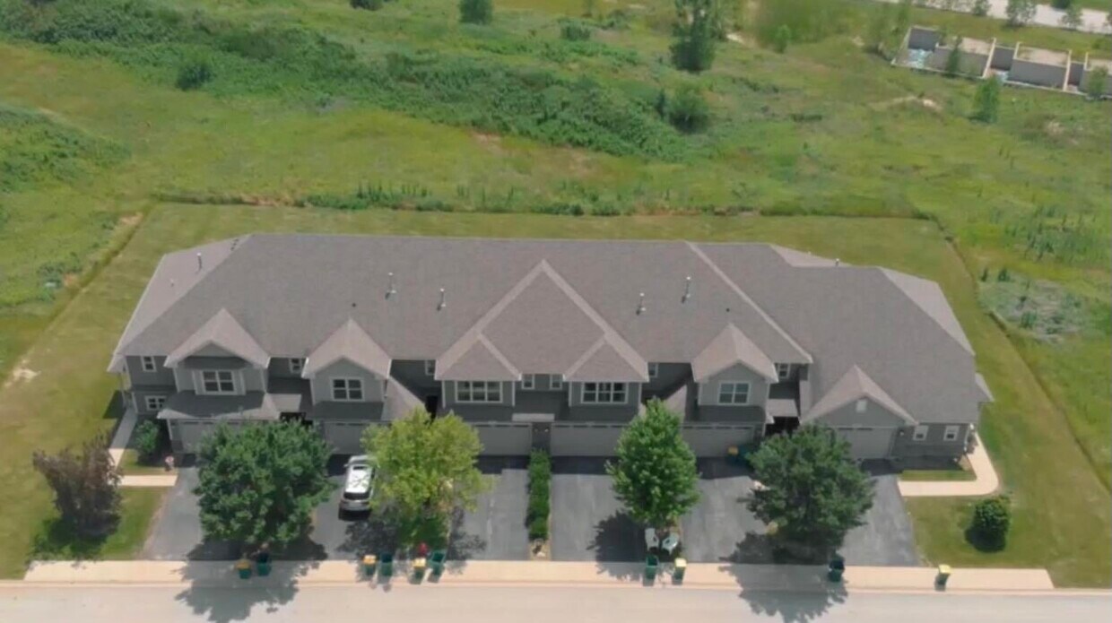 Primary Photo - 15709 W Dungarvan Dr