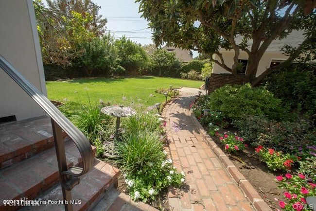 Building Photo - 3 br, 3 bath House - 455 N Del Mar Ave