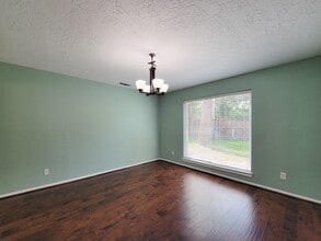 Building Photo - 2214 Pine River Dr