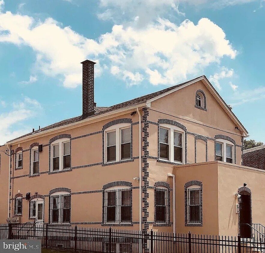 Foto principal - 101 E 28th St