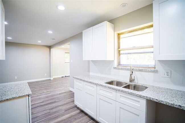 Foto del edificio - 7130 Heath St