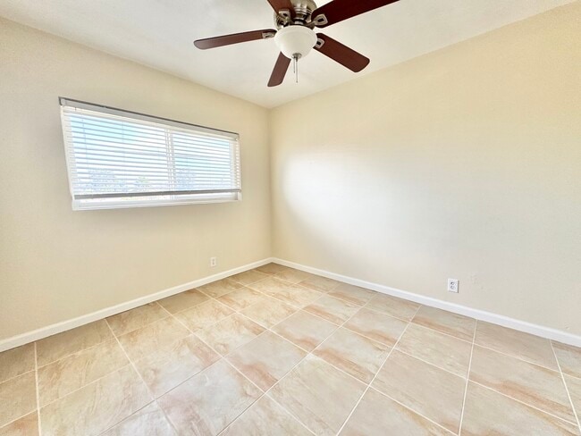 Foto del edificio - 10107 S Hoover St