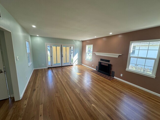 Foto del edificio - Cute NE 2 Bedroom, 1 Bath Home close to Hancock College