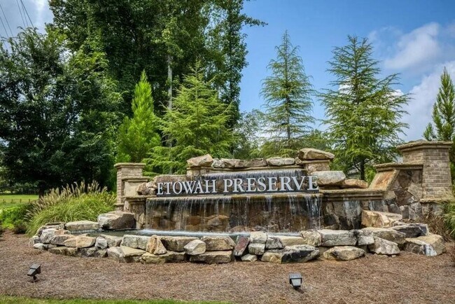 Foto del edificio - 101 White Cedar Dr