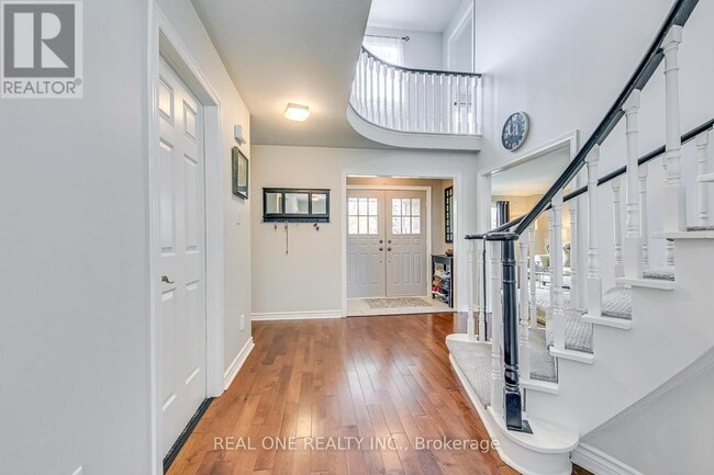 Building Photo - 524 Blenheim Cres