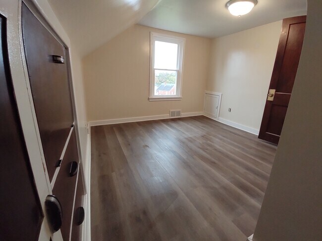 Foto del edificio - 3728 Essex Ave