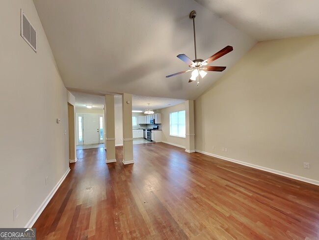 Foto del edificio - 761 Sugar Oak Ln