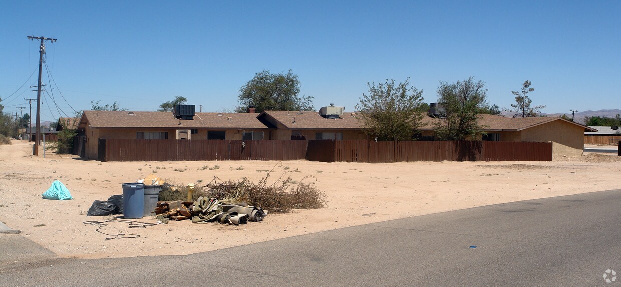 Foto del edificio - 13176 Navajo Rd