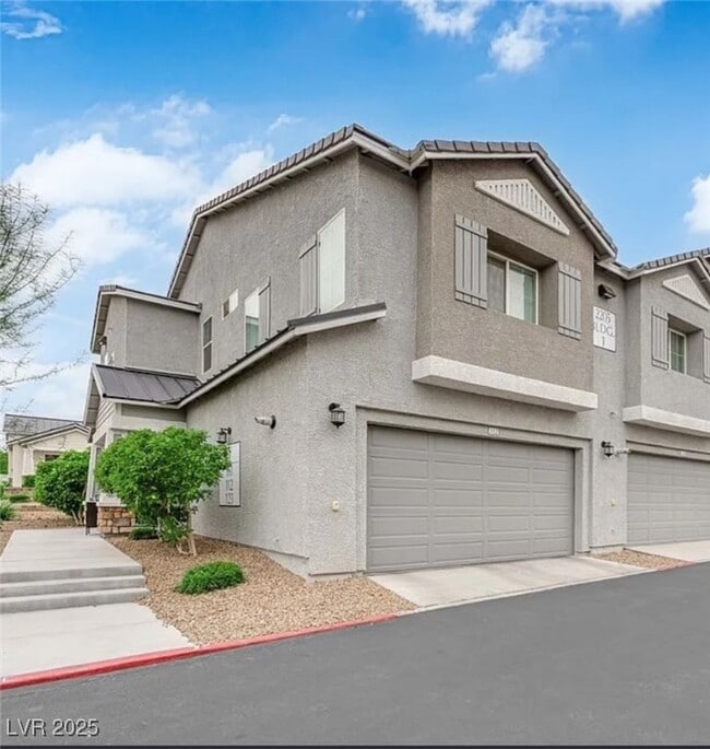 Building Photo - 2205 Ozzy Ave