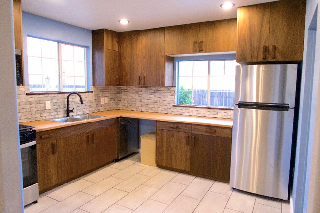 Foto del edificio - 3547 E Green St