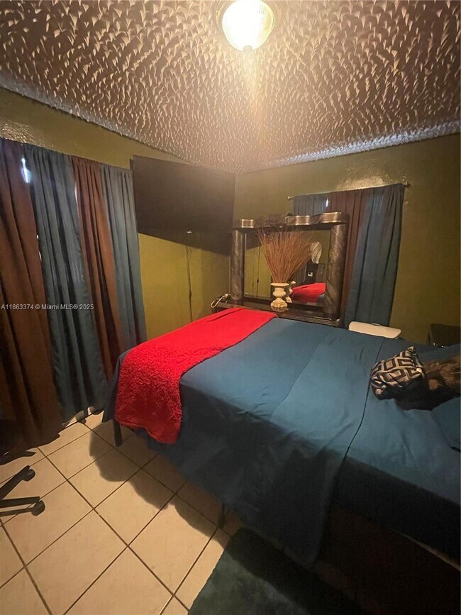 Foto del edificio - 18611 NW 10th Ave