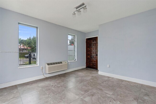 Foto del edificio - 2460 SW 36th Ave