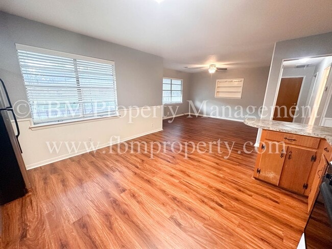 Foto del edificio - 603 E Lampasas St