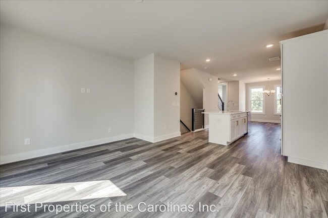 Building Photo - 3 br, 2.5 bath House - 513 W. Tremont Ave.