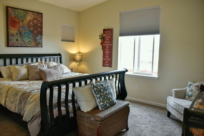 Foto del edificio - Great 3 Bed / 3 Bath with Garage! Open Flo...