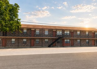 Building Photo - 102 E Avenue A