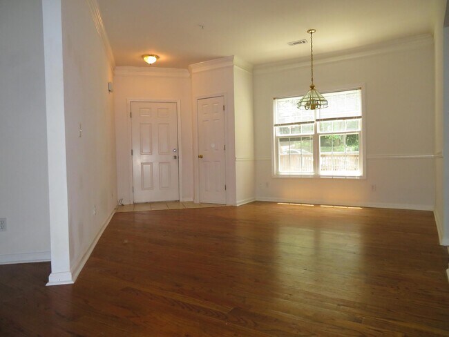 Building Photo - 8809 Fairview Bluff