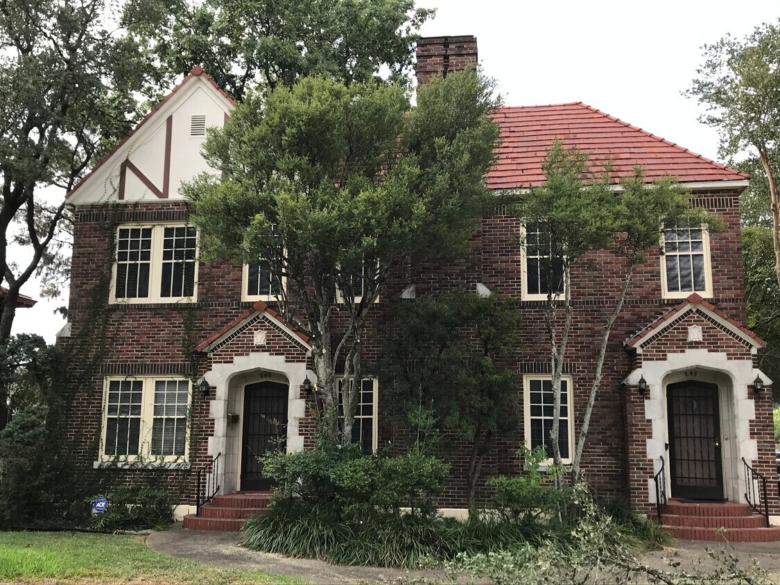 242 W Huisache Ave Unit 242 Upstairs, San Antonio, TX 78212