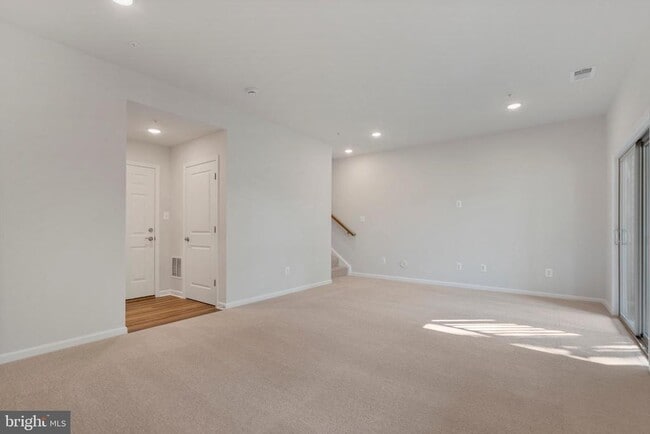 Building Photo - 12711 Cricket Song Wy