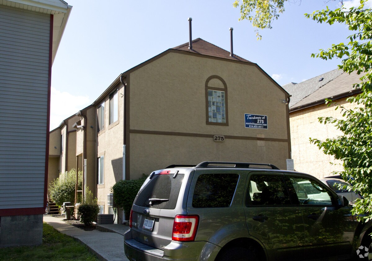 Building Photo - Townhomes at 275