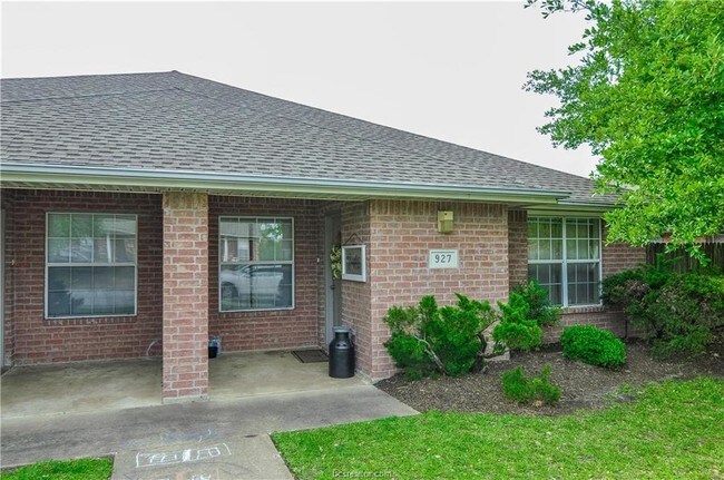 Building Photo - 927 Sun Meadows St