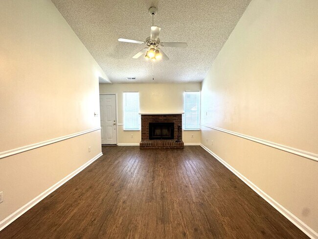 Foto del edificio - Adorable Duplex- Fenced Yard!