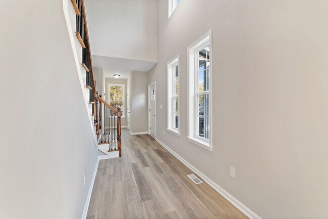 Foto del edificio - 447 Redwood Ave