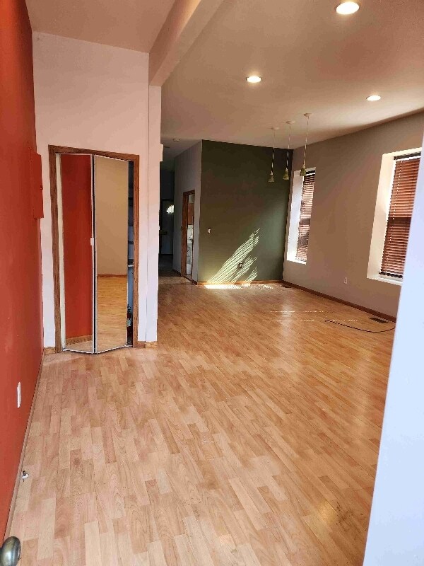Building Photo - 2414 W Washburne Ave