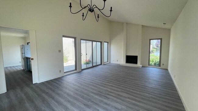 Foto del edificio - 3424 Solomon Ln