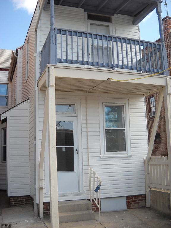 Building Photo - 718 Columbia Ave